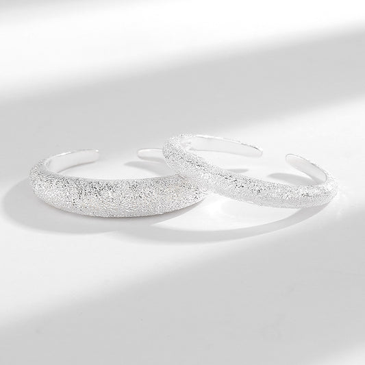 Matte Silberring mit schimmerndem Glanz